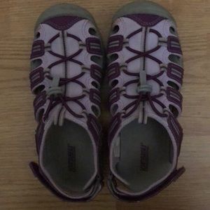 Khombu Girls Kids Closed Toe Sport Sandal Shoe